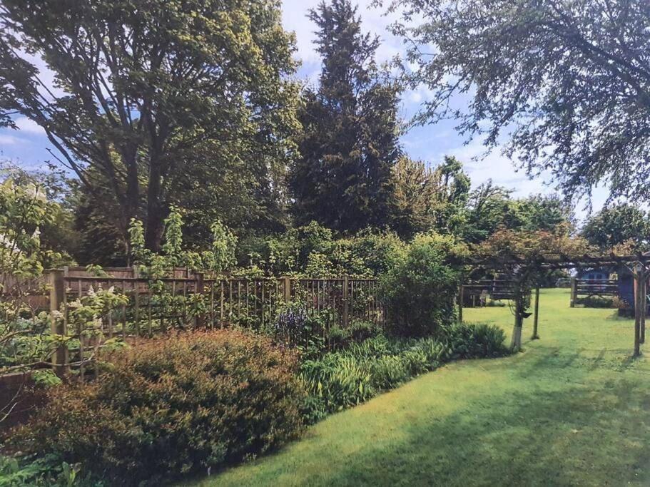 Nature Charm & Fruit Delights, Multi-generation Celebratory -try, Relax, Repeat - Sellindge Holiday home *